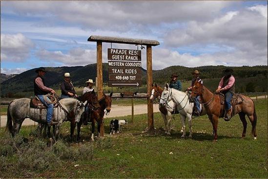 Hotel Parade Rest Ranch West Yellowstone Exterior foto