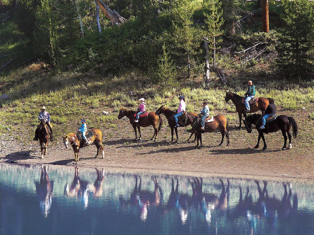 Hotel Parade Rest Ranch West Yellowstone Exterior foto